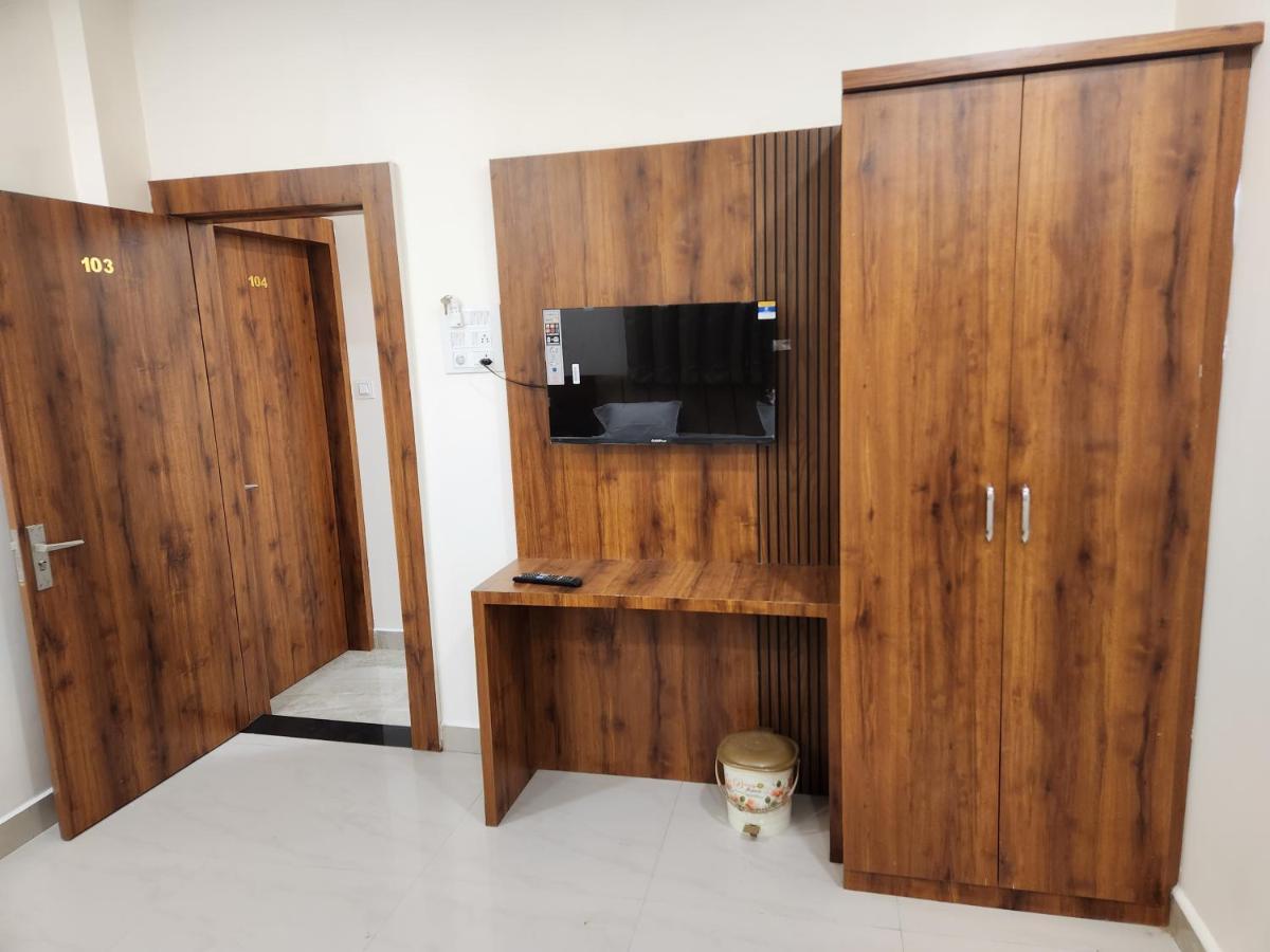 Hotel Anantshree 乌贾因 外观 照片