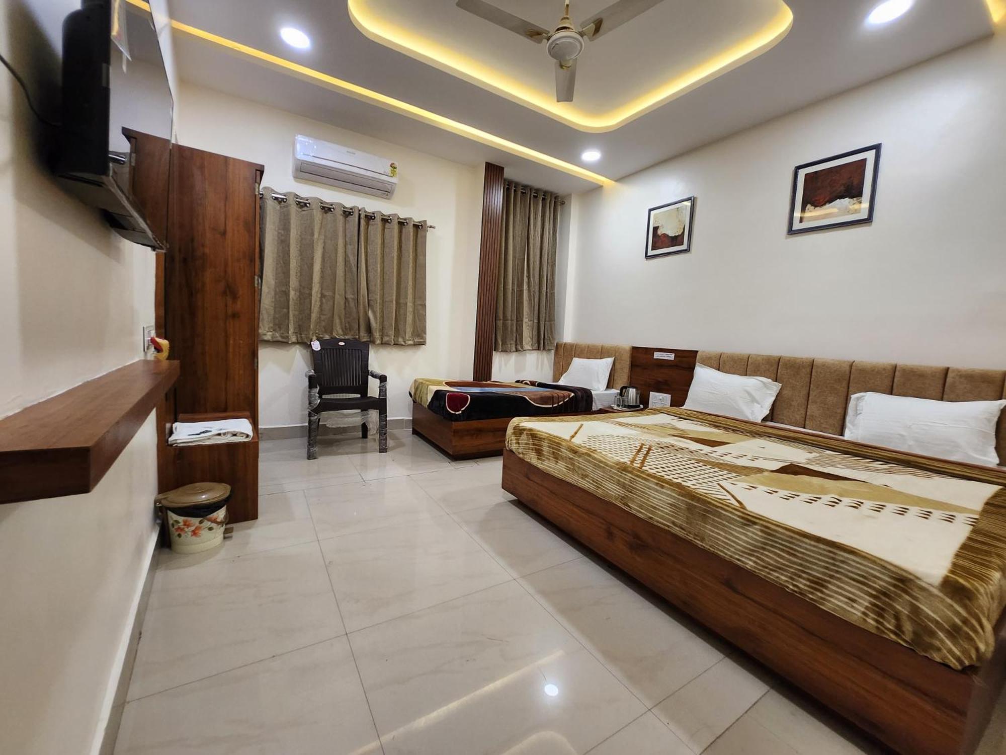 Hotel Anantshree 乌贾因 外观 照片