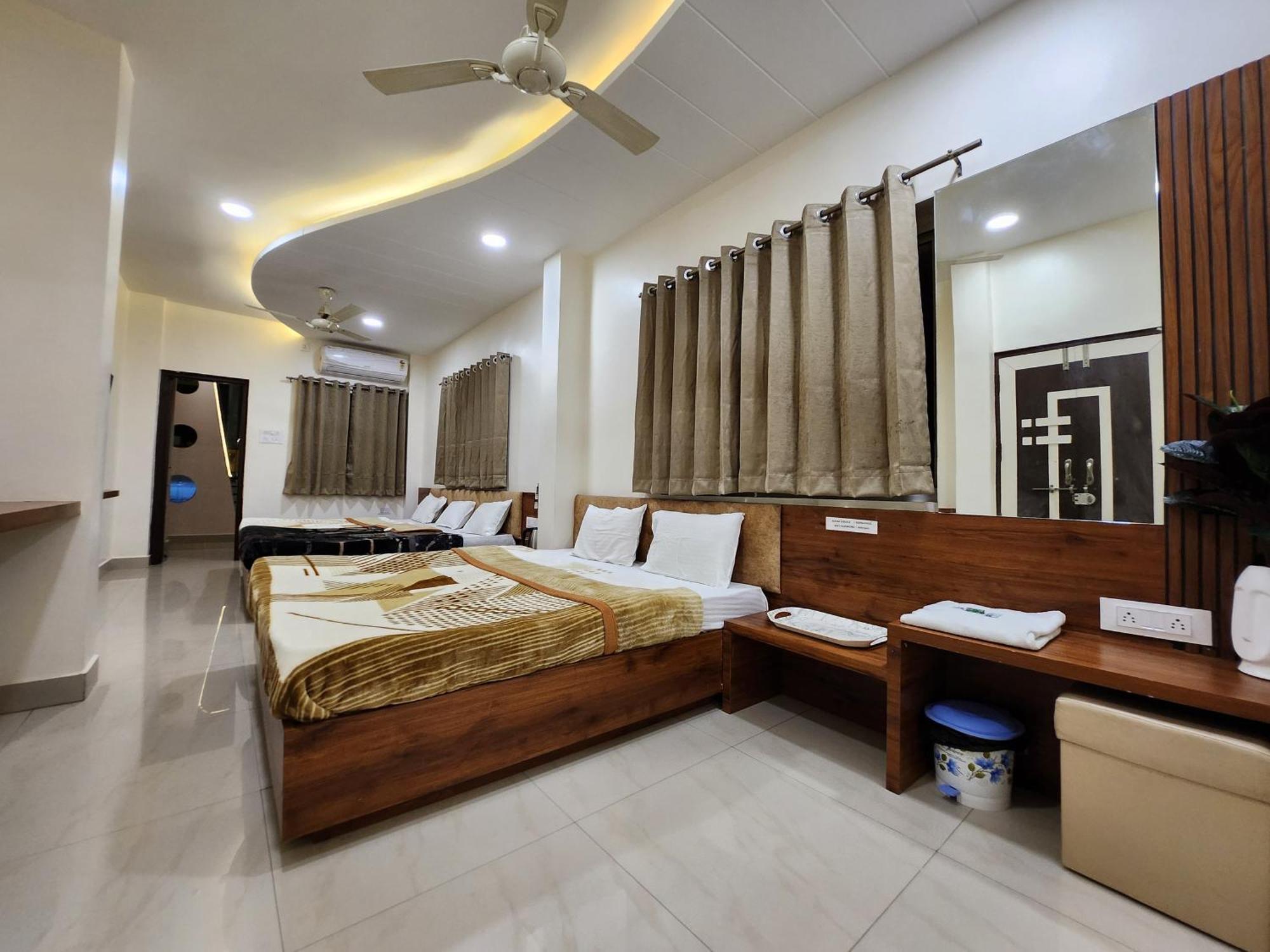 Hotel Anantshree 乌贾因 外观 照片