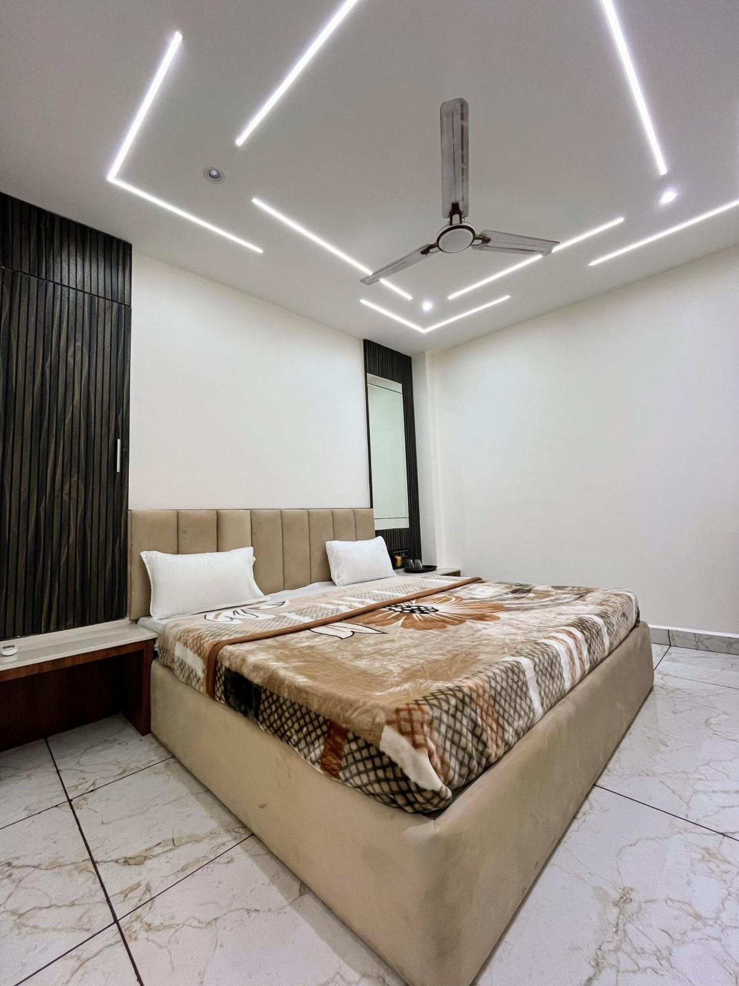 Hotel Anantshree 乌贾因 外观 照片