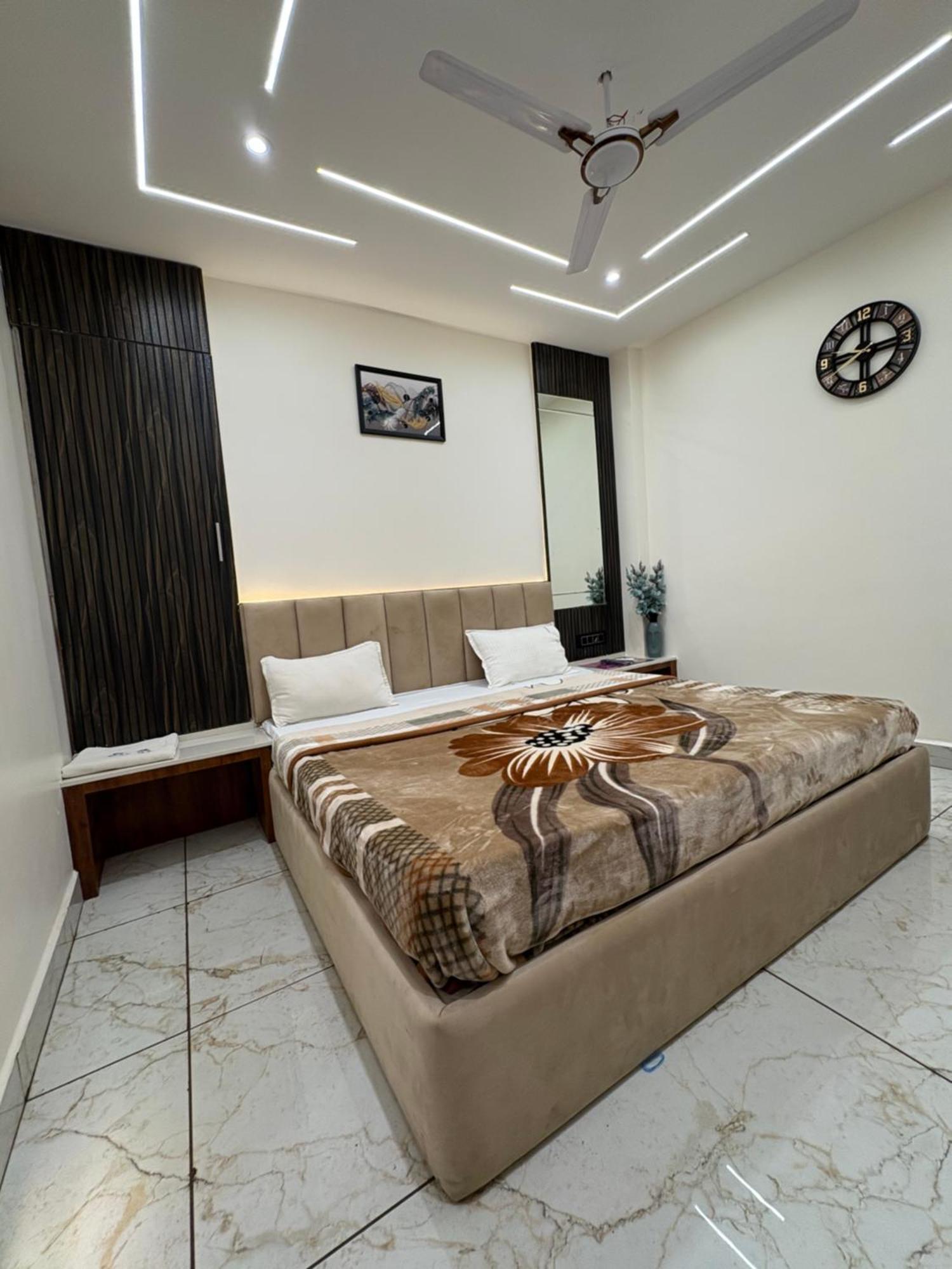 Hotel Anantshree 乌贾因 外观 照片