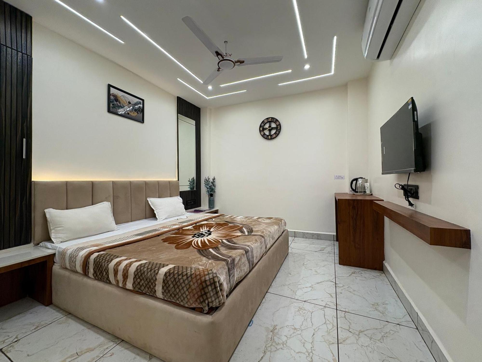 Hotel Anantshree 乌贾因 外观 照片
