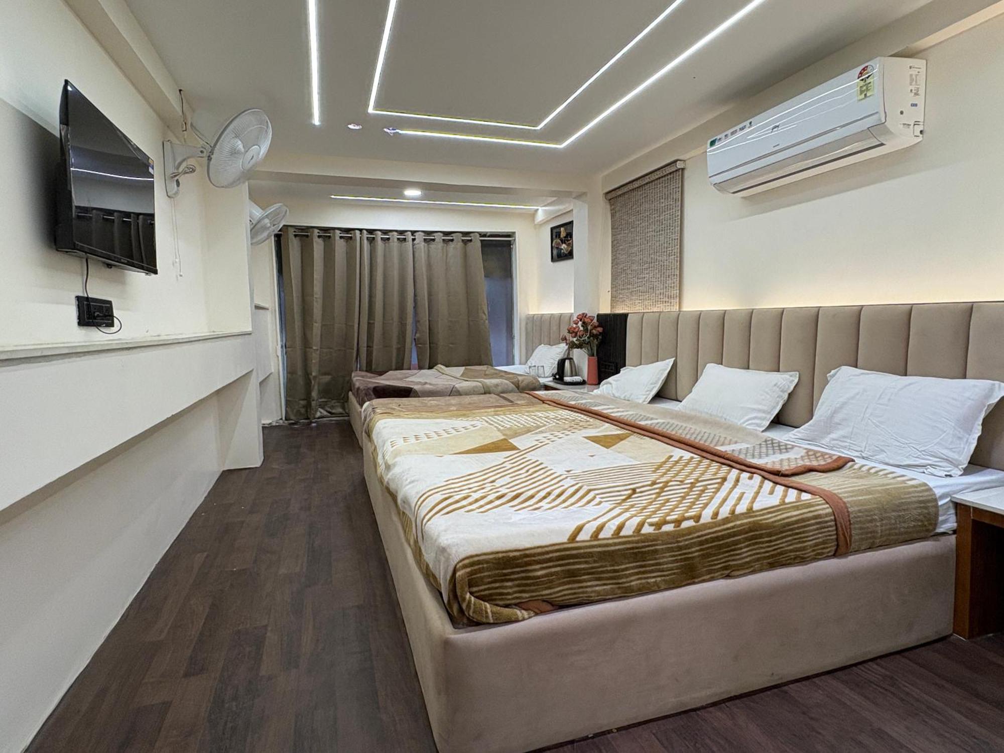 Hotel Anantshree 乌贾因 外观 照片
