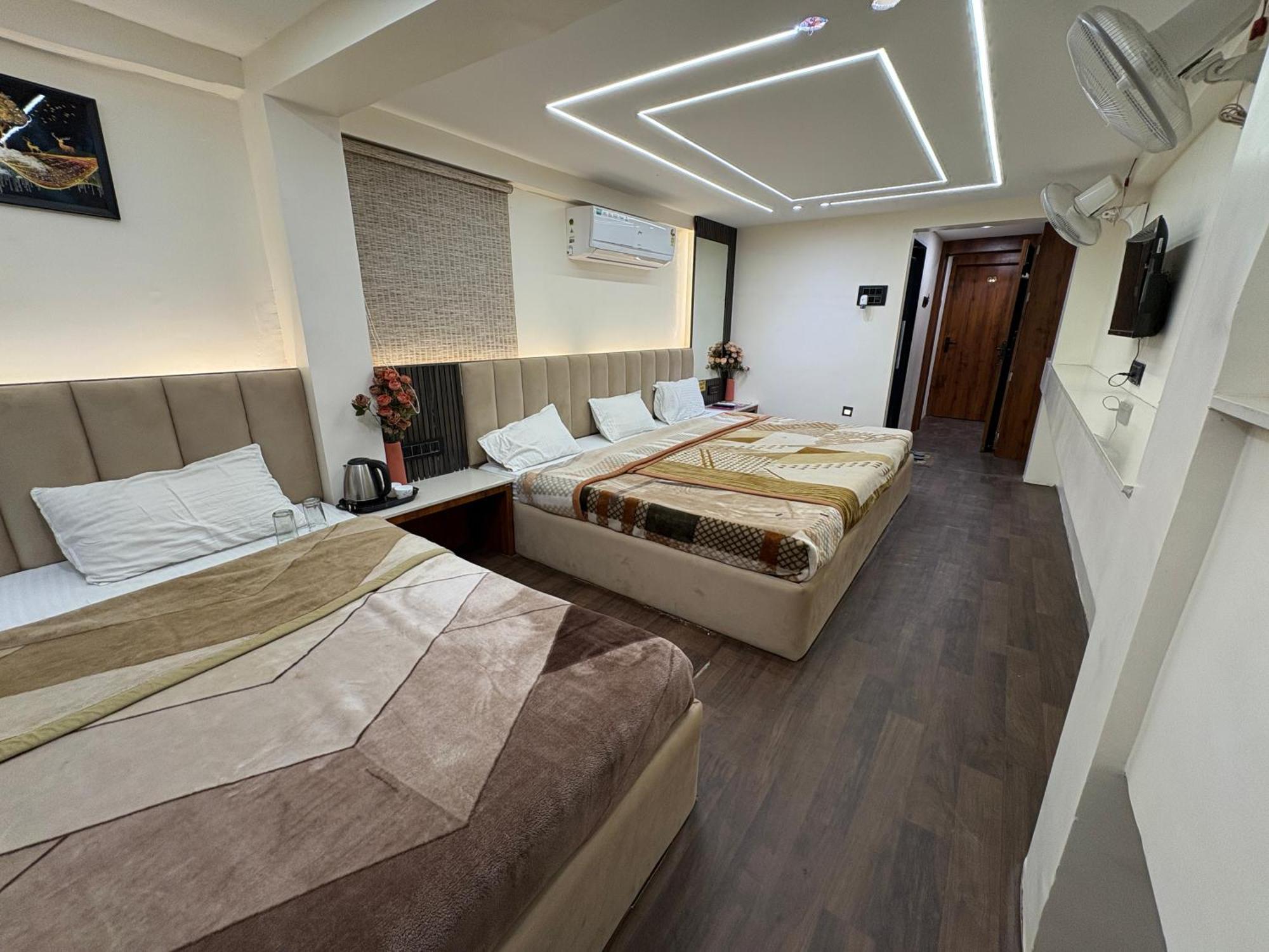 Hotel Anantshree 乌贾因 外观 照片