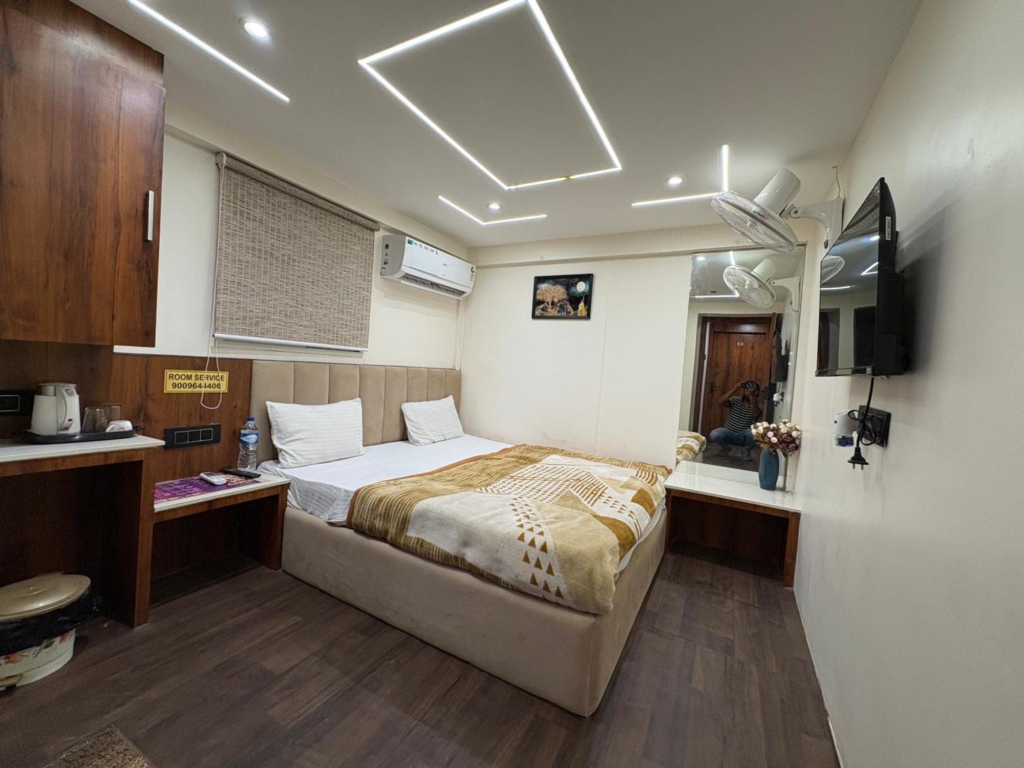 Hotel Anantshree 乌贾因 外观 照片