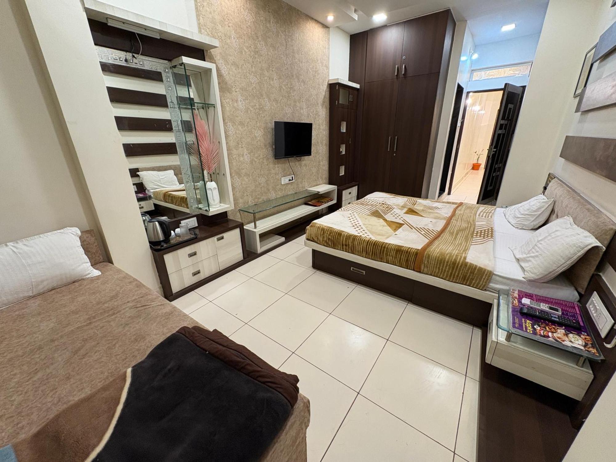 Hotel Anantshree 乌贾因 外观 照片