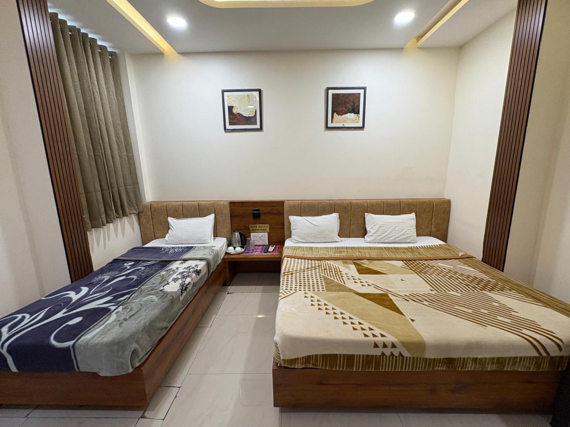 Hotel Anantshree 乌贾因 外观 照片