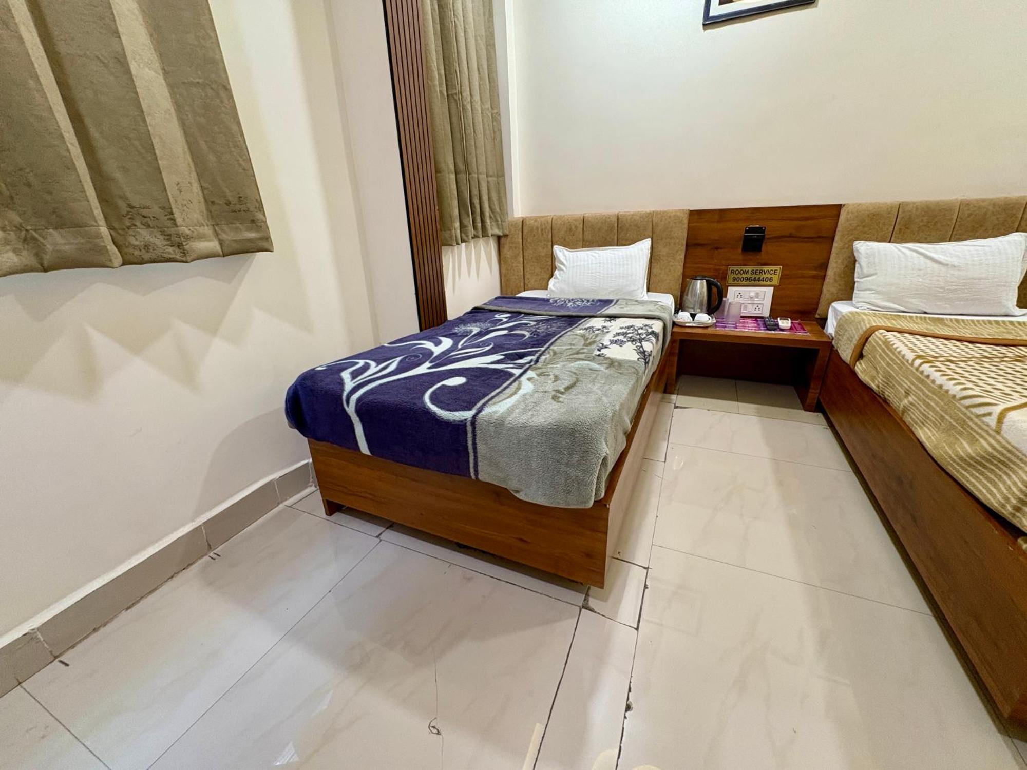 Hotel Anantshree 乌贾因 外观 照片