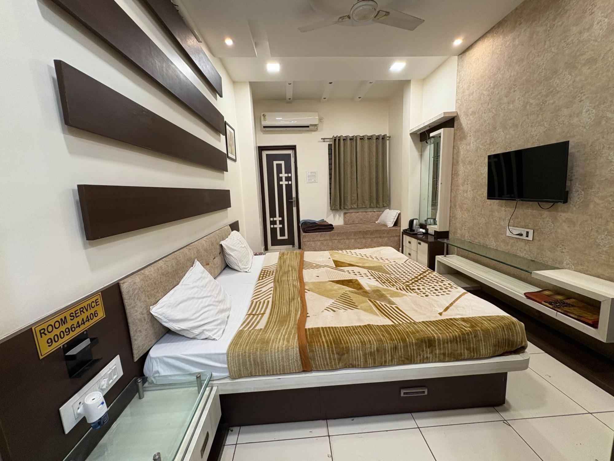 Hotel Anantshree 乌贾因 外观 照片